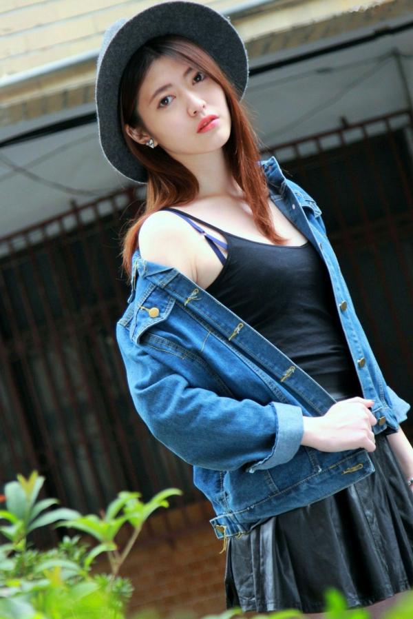    台湾正妹 Brindy薛薛街拍写真，机车酷感造型，纤细美腿配黑丝诱惑，尽显青春活力气息第13张图片