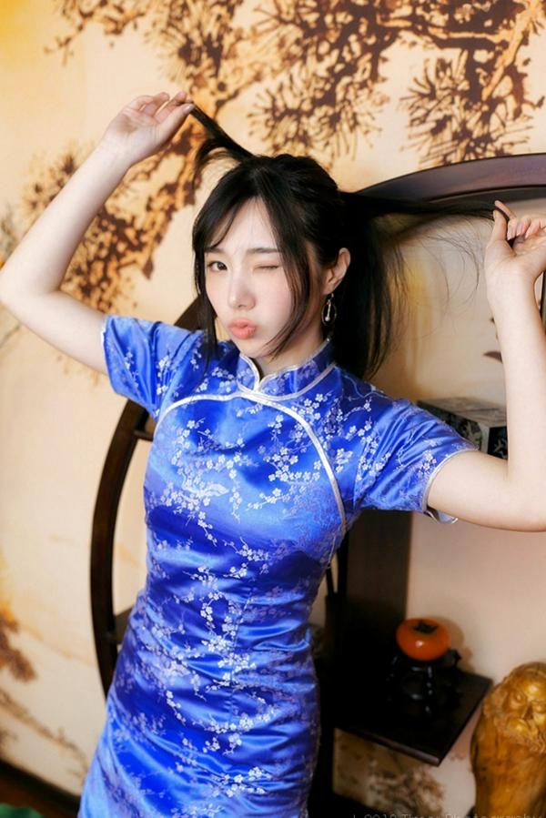    台湾正妹Zora陈思颖古典旗袍写真，新春主题棚拍优雅茶艺与古风书韵，尽显温婉动人魅力第103张图片
