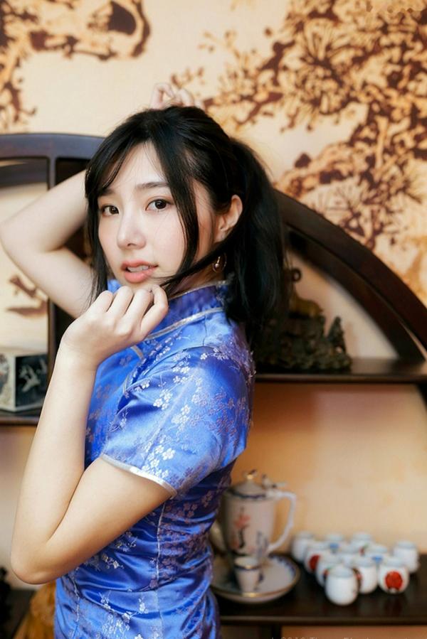    台湾正妹Zora陈思颖古典旗袍写真，新春主题棚拍优雅茶艺与古风书韵，尽显温婉动人魅力第116张图片