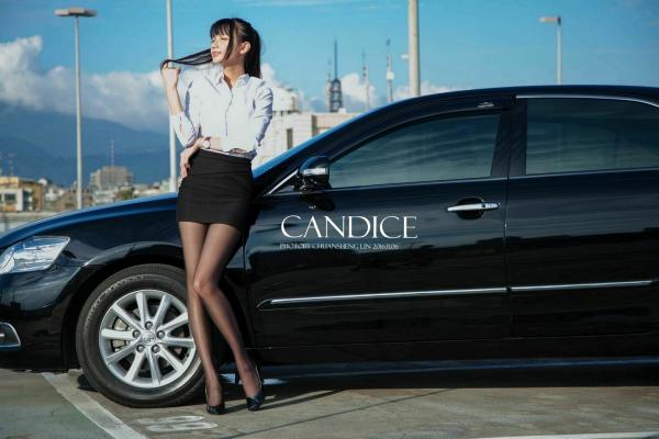    台湾正妹蔡译心Candice车内与户外赛车旗拍摄，职场风黑丝美腿极致诱惑，御姐气质写真第39张图片