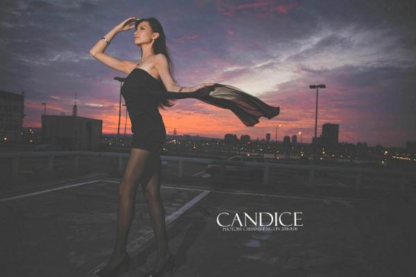    台湾正妹蔡译心Candice车内与户外赛车旗拍摄，职场风黑丝美腿极致诱惑，御姐气质写真第84张图片