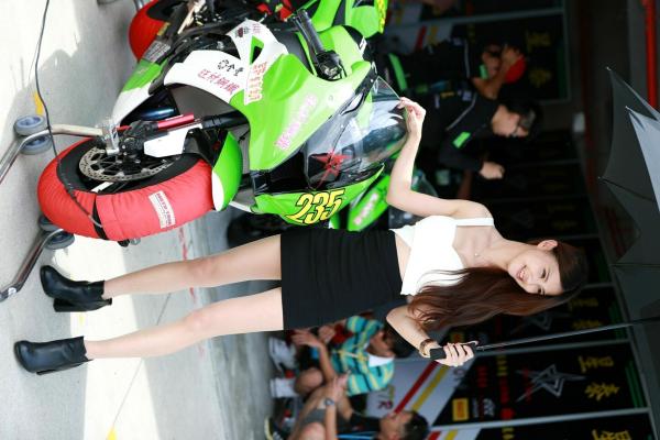    台湾正妹赛车女郎：TSF-R2台湾大赛车第二站，性感制服模特现场高清图集 [150P]第111张图片