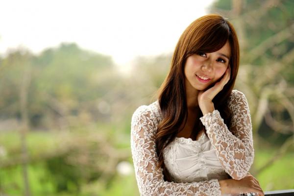    台湾正妹张芸菁：东海大学二校区唯美写真，优雅OL制服展现清新动人气质第17张图片