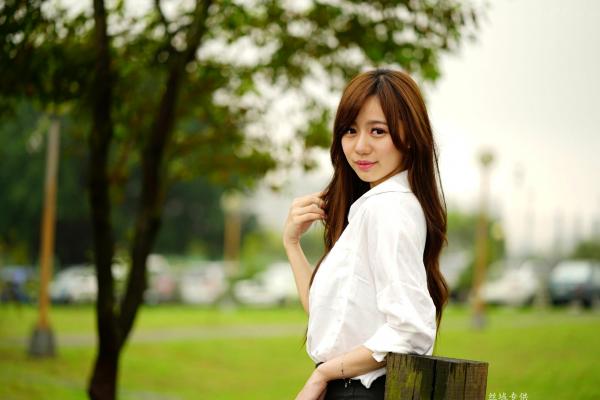    台湾正妹张芸菁：东海大学二校区唯美写真，优雅OL制服展现清新动人气质第55张图片