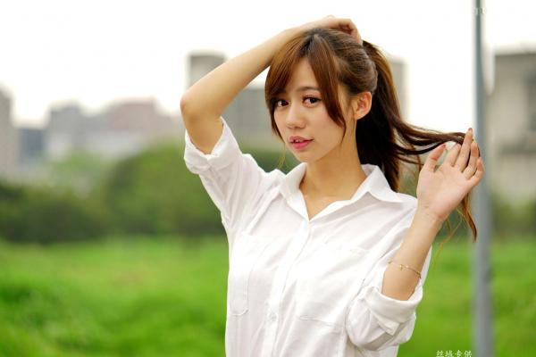    台湾正妹张芸菁：东海大学二校区唯美写真，优雅OL制服展现清新动人气质第58张图片