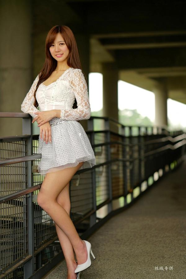    台湾正妹张芸菁：东海大学二校区唯美写真，优雅OL制服展现清新动人气质第113张图片