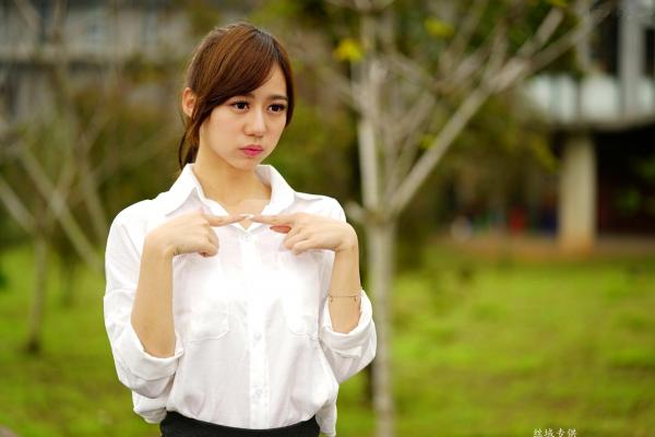    台湾正妹张芸菁：东海大学二校区唯美写真，优雅OL制服展现清新动人气质第128张图片