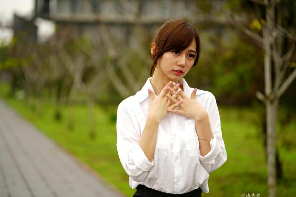    台湾正妹张芸菁：东海大学二校区唯美写真，优雅OL制服展现清新动人气质第138张图片
