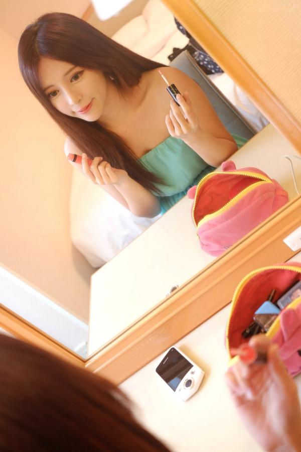    台湾正妹张齐郡JULIE《化妆镜旁的女神》居家私房写真，清新甜美气质自然流露，镜面光影间的温柔少女感美图。第45张图片