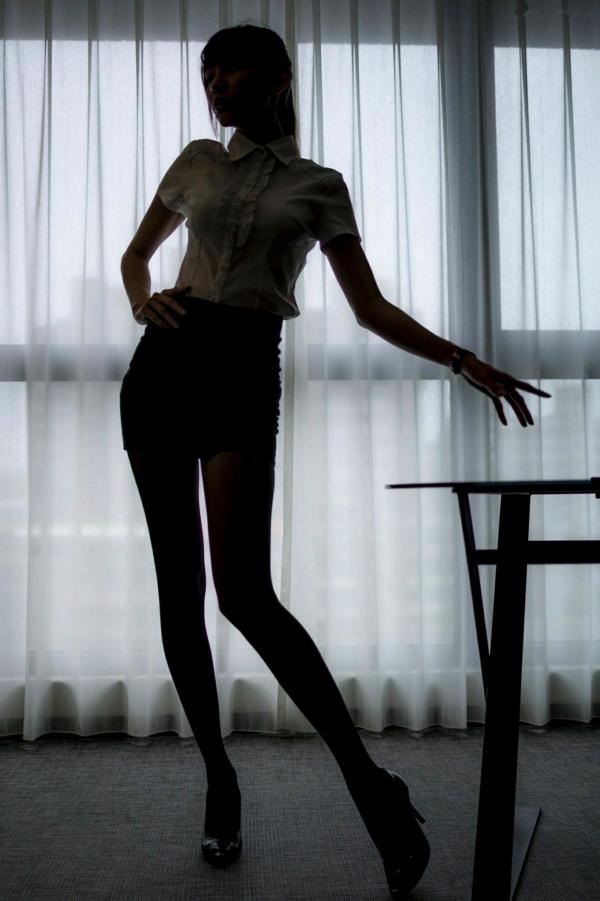    台湾正妹蔡译心Candice板桥棚拍全集，圣诞装束与职场制服秀，展现绝美腿部曲线第3张图片
