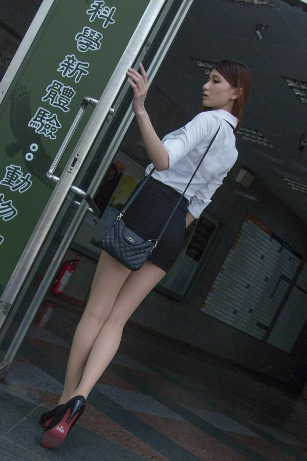    台湾正妹蔡译心Candice台大校园外拍：清纯女教师职业OL制服诱惑写真集[63P]第13张图片