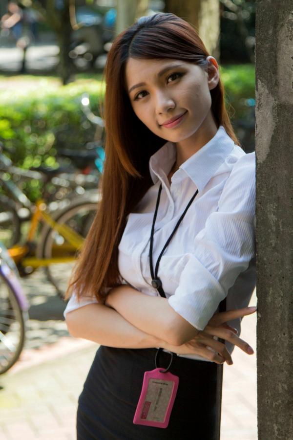    台湾正妹蔡译心Candice台大校园外拍：清纯女教师职业OL制服诱惑写真集[63P]第21张图片