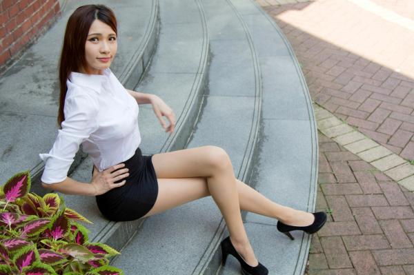    台湾正妹蔡译心Candice台大校园外拍：清纯女教师职业OL制服诱惑写真集[63P]第35张图片