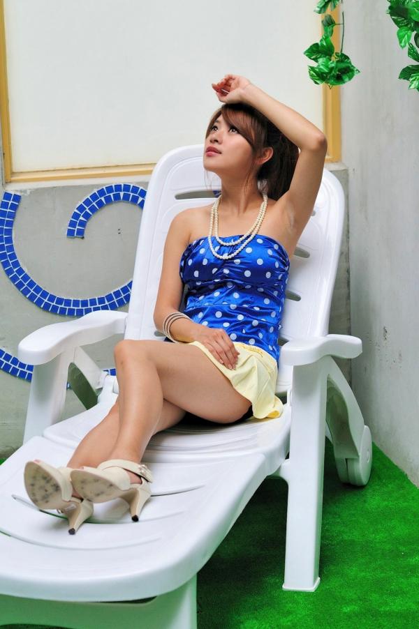    台湾正妹Daphny安达熙写真：都市摩登甜美穿搭与室内私房风格合集 [38P]第38张图片