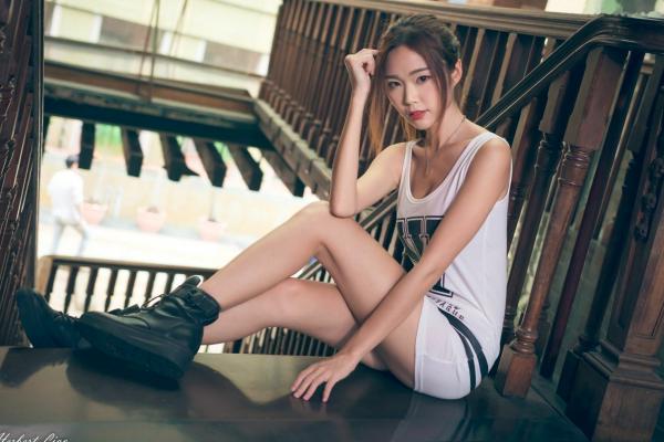    台湾正妹黄上晏Rubis剥皮寮侧拍：白色包臀背心勾勒火辣S曲线，纤细美腿尽显青春诱惑第14张图片