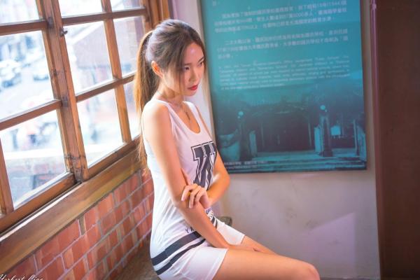    台湾正妹黄上晏Rubis剥皮寮侧拍：白色包臀背心勾勒火辣S曲线，纤细美腿尽显青春诱惑第34张图片