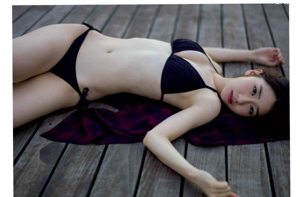   FLASH杂志写真_上西惠 柏木由纪 矶山沙也加 2015.10.20特辑_日系女神沙滩泳装写真及访谈合集第9张图片