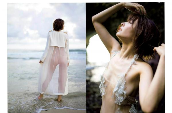    FLASH杂志写真：佐藤美希、大場美奈、山崎真実、綾瀬はるか、菜乃花、木村涼香精选集，海滩比基尼与室内性感写真展现日系女神极品身姿与百变风情，2018珍藏版画报第9张图片