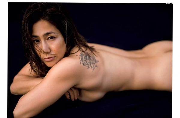    FLASH杂志写真：桥本爱实、本乡杏奈、卫藤美彩海边比基尼与居家私房诱惑第20张图片