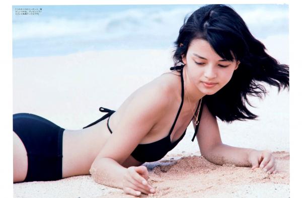   FLASH写真特辑：叶加濑麻衣、纱绫等众女星比基尼私房照，展现极致性感诱惑与多变风情第19张图片