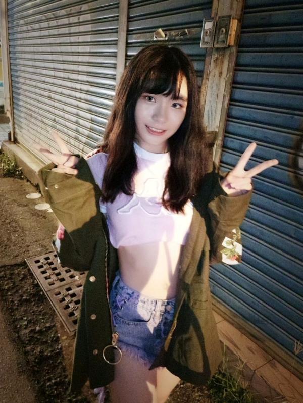    台湾清纯萝莉私房街拍写真套图，大胆演绎都市胶片质感与纯美诱惑，54P高清无圣光视频精选第1张图片
