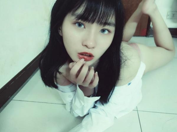    台湾清纯萝莉私房街拍写真套图，大胆演绎都市胶片质感与纯美诱惑，54P高清无圣光视频精选第34张图片
