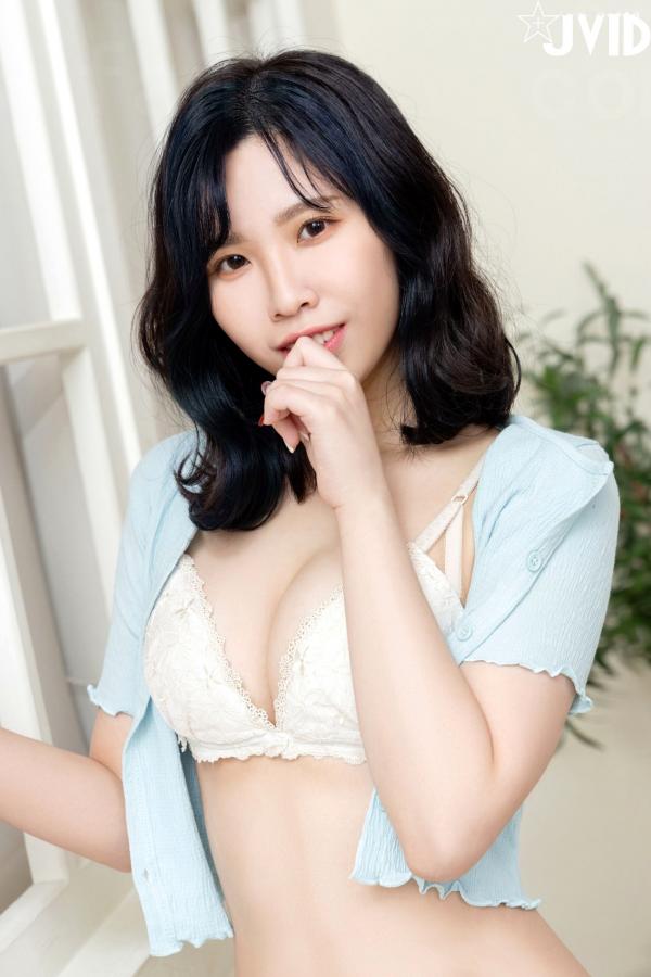    JVID茶理-19岁清纯女大生私密居家拍摄，精致内衣与大胆写实互动，演绎极致初熟诱惑体验第73张图片
