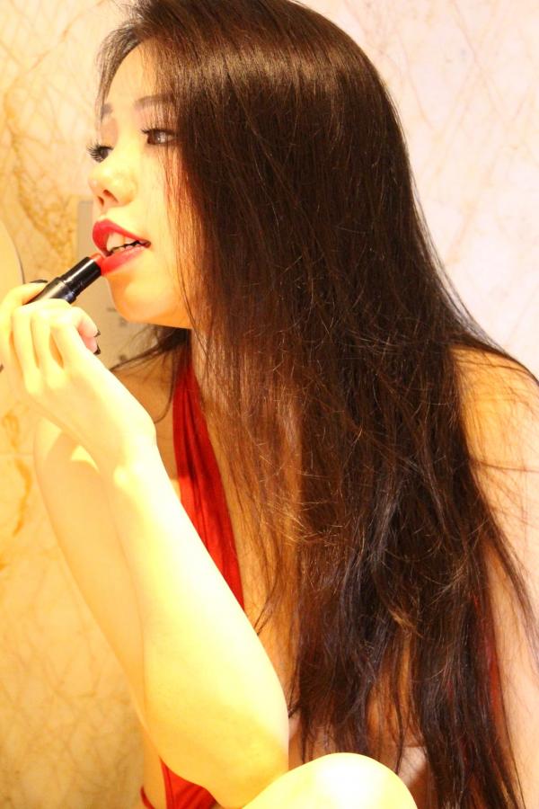    黄楽然私房轰趴猫女主题大片：极致红唇与野性美感展现，无圣光大尺度私拍精选第131张图片