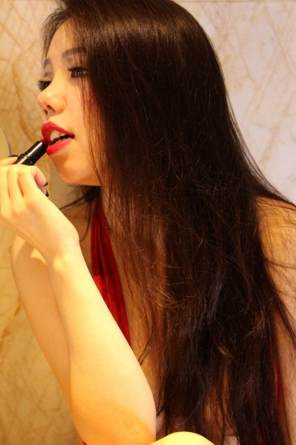    黄楽然私房轰趴猫女主题大片：极致红唇与野性美感展现，无圣光大尺度私拍精选第132张图片