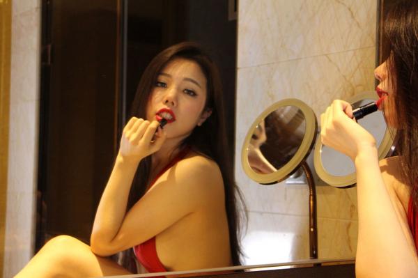    黄楽然私房轰趴猫女主题大片：极致红唇与野性美感展现，无圣光大尺度私拍精选第133张图片