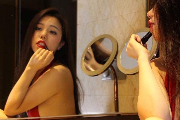    黄楽然私房轰趴猫女主题大片：极致红唇与野性美感展现，无圣光大尺度私拍精选第134张图片