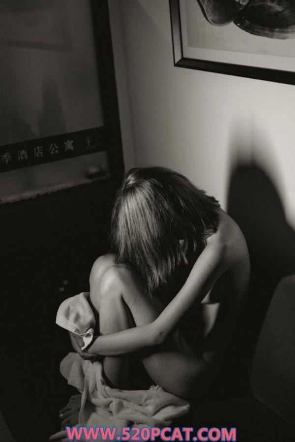    [PARTYCAT]轰趴猫小洁私房艺术照无圣光大尺度室内唯美光影写真套图[76P]第75张图片