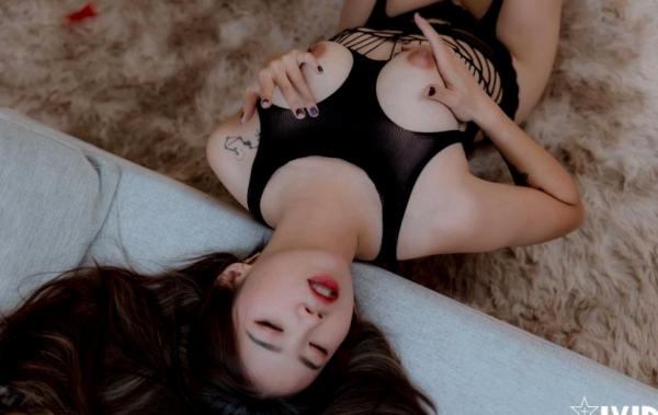    JVID写真特选：学姐的不伦欲恋，紧身网状制服诱惑，极致大尺度角色扮演套图（含视频）第140张图片