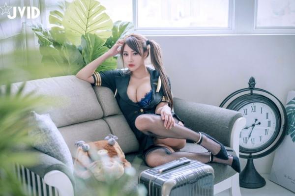    JVID写真巨乳乐乐情欲空姐私房套图：极致身材制服诱惑，网袜长腿撩人，大尺度写真完美演绎第209张图片