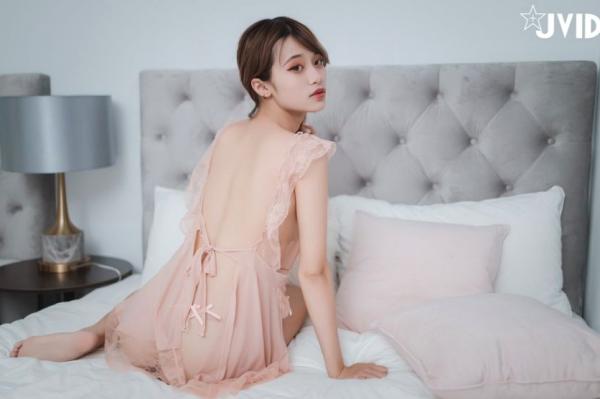    JVID写真精选：气质女神芳语私房家居摄影，粉色蕾丝诱惑大尺度美图视频第70张图片