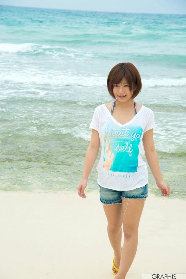 紗倉まな 纱仓真菜  Graphis_紗倉まな《Kisses From You》户外海边黑丝比基尼私房写真集[43P]第13张图片