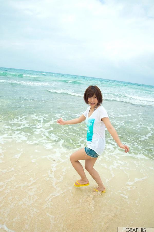 紗倉まな 纱仓真菜  Graphis_紗倉まな《Kisses From You》户外海边黑丝比基尼私房写真集[43P]第14张图片