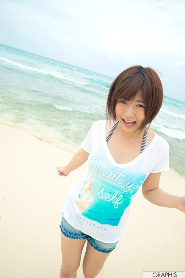 紗倉まな 纱仓真菜  Graphis_紗倉まな《Kisses From You》户外海边黑丝比基尼私房写真集[43P]第15张图片