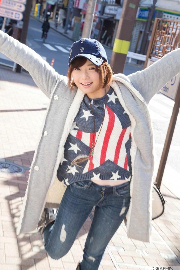 紗倉まな 纱仓真菜  Graphis 紗倉まな SPRING SPECIAL 2016 写真集：清纯街拍与性感诱惑内衣系列第2张图片