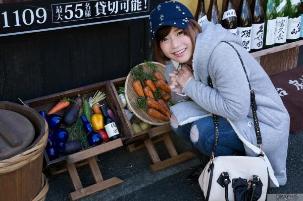 紗倉まな 纱仓真菜  Graphis 紗倉まな SPRING SPECIAL 2016 写真集：清纯街拍与性感诱惑内衣系列第3张图片