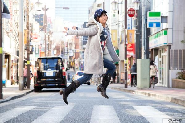 紗倉まな 纱仓真菜  Graphis 紗倉まな SPRING SPECIAL 2016 写真集：清纯街拍与性感诱惑内衣系列第5张图片
