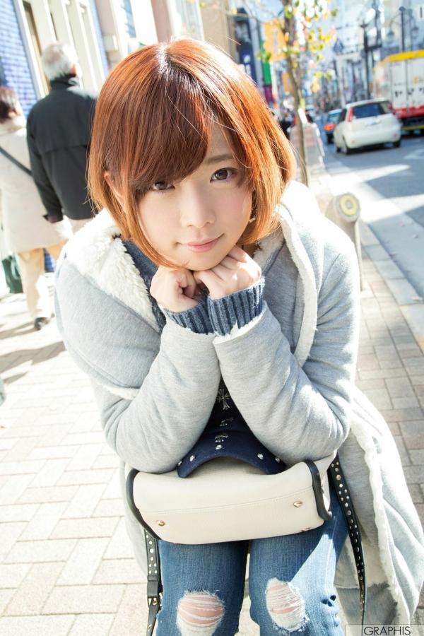紗倉まな 纱仓真菜  Graphis 紗倉まな SPRING SPECIAL 2016 写真集：清纯街拍与性感诱惑内衣系列第8张图片