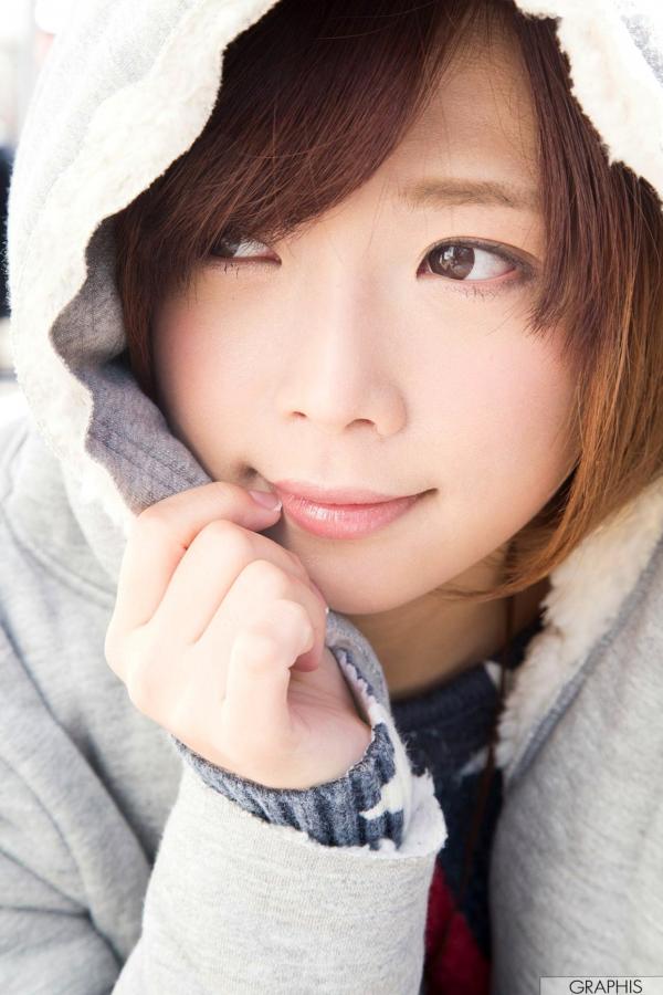 紗倉まな 纱仓真菜  Graphis 紗倉まな SPRING SPECIAL 2016 写真集：清纯街拍与性感诱惑内衣系列第10张图片