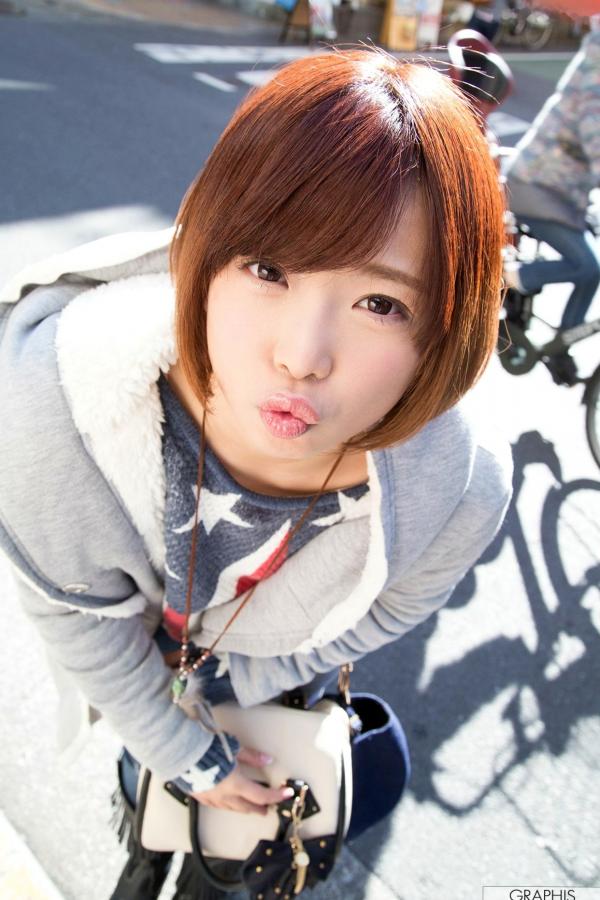 紗倉まな 纱仓真菜  Graphis 紗倉まな SPRING SPECIAL 2016 写真集：清纯街拍与性感诱惑内衣系列第13张图片