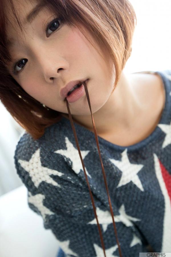 紗倉まな 纱仓真菜  Graphis 紗倉まな SPRING SPECIAL 2016 写真集：清纯街拍与性感诱惑内衣系列第22张图片