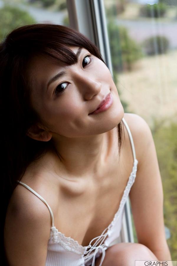 香西咲   Graphis写真：香西咲《Footloose》户外清新街拍精选集，唯美碎花裙，尽显日系女神温柔魅力第4张图片