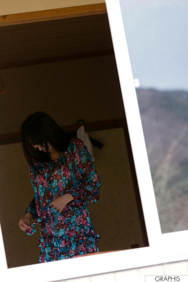香西咲   Graphis写真：香西咲《Footloose》户外清新街拍精选集，唯美碎花裙，尽显日系女神温柔魅力第8张图片