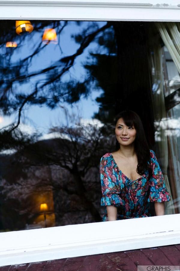 香西咲   Graphis写真：香西咲《Footloose》户外清新街拍精选集，唯美碎花裙，尽显日系女神温柔魅力第21张图片