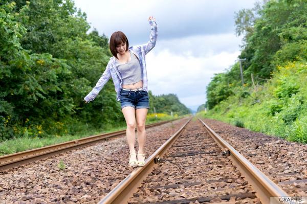 小島みなみ 小岛南  Graphis_小島みなみ(小岛南)《Happiness》私房居家补妆性感女神写真集第1张图片