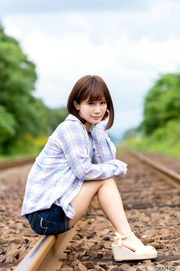 小島みなみ 小岛南  Graphis_小島みなみ(小岛南)《Happiness》私房居家补妆性感女神写真集第2张图片